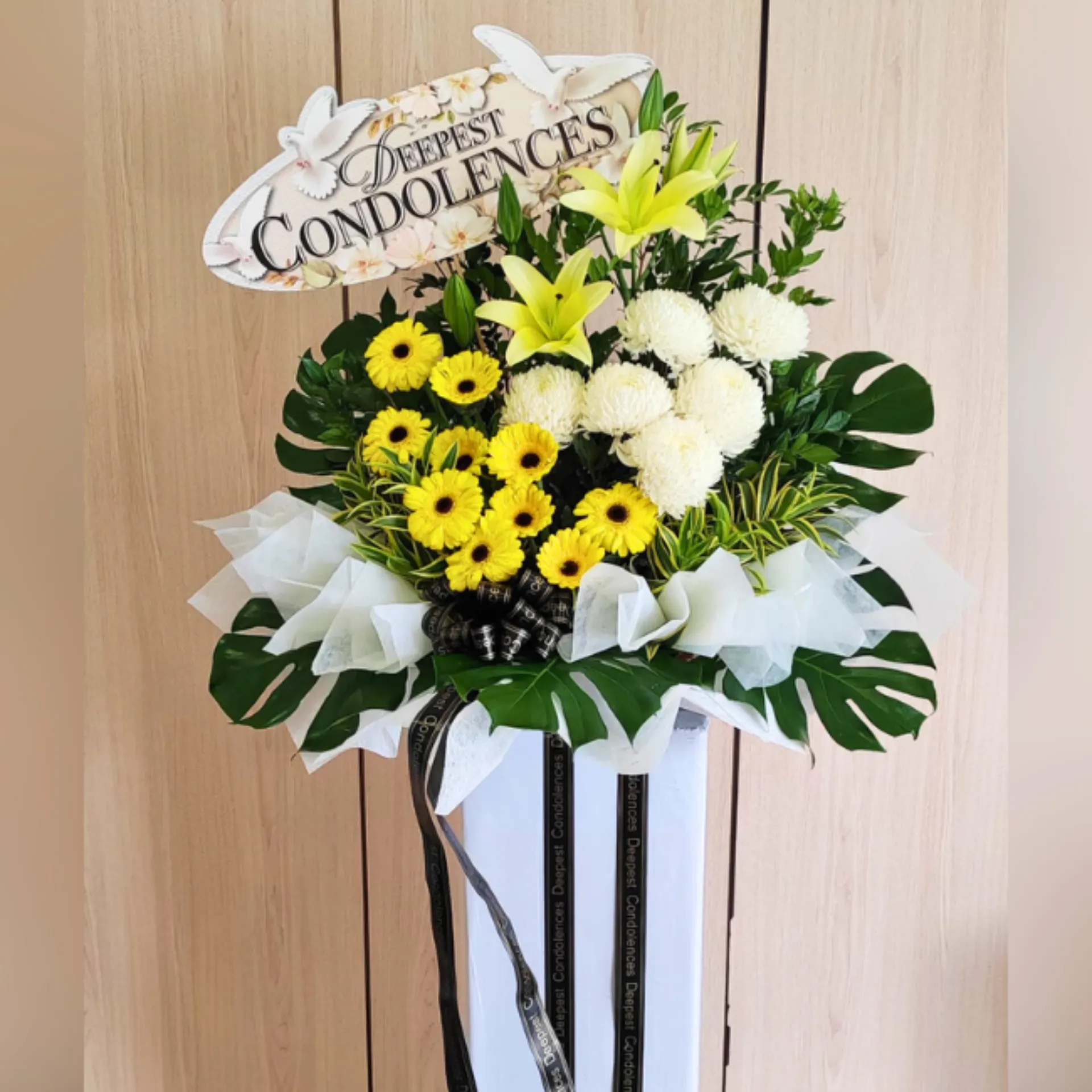 Serene Tribute Stand