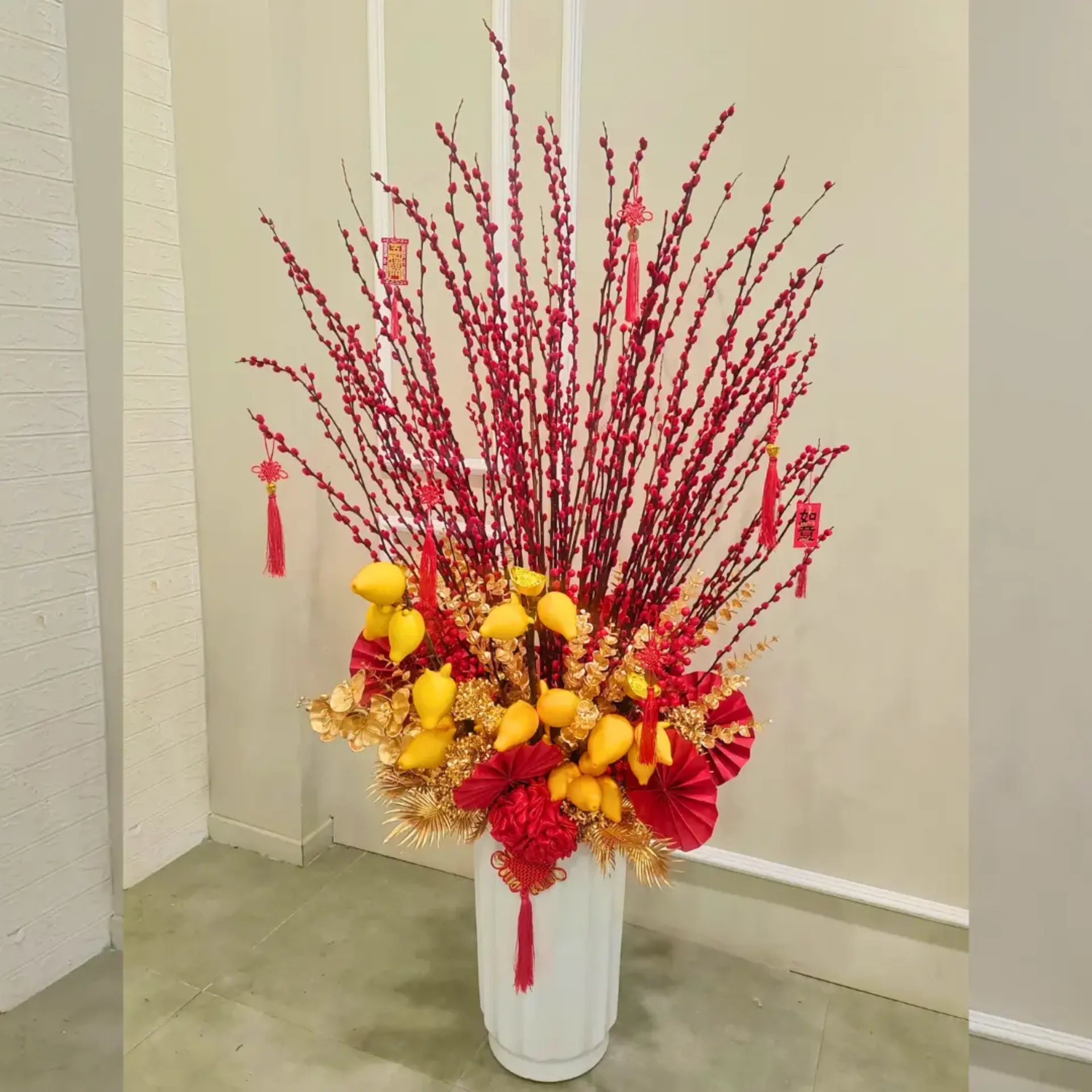 Willow Solunium Arrangement 5 ft