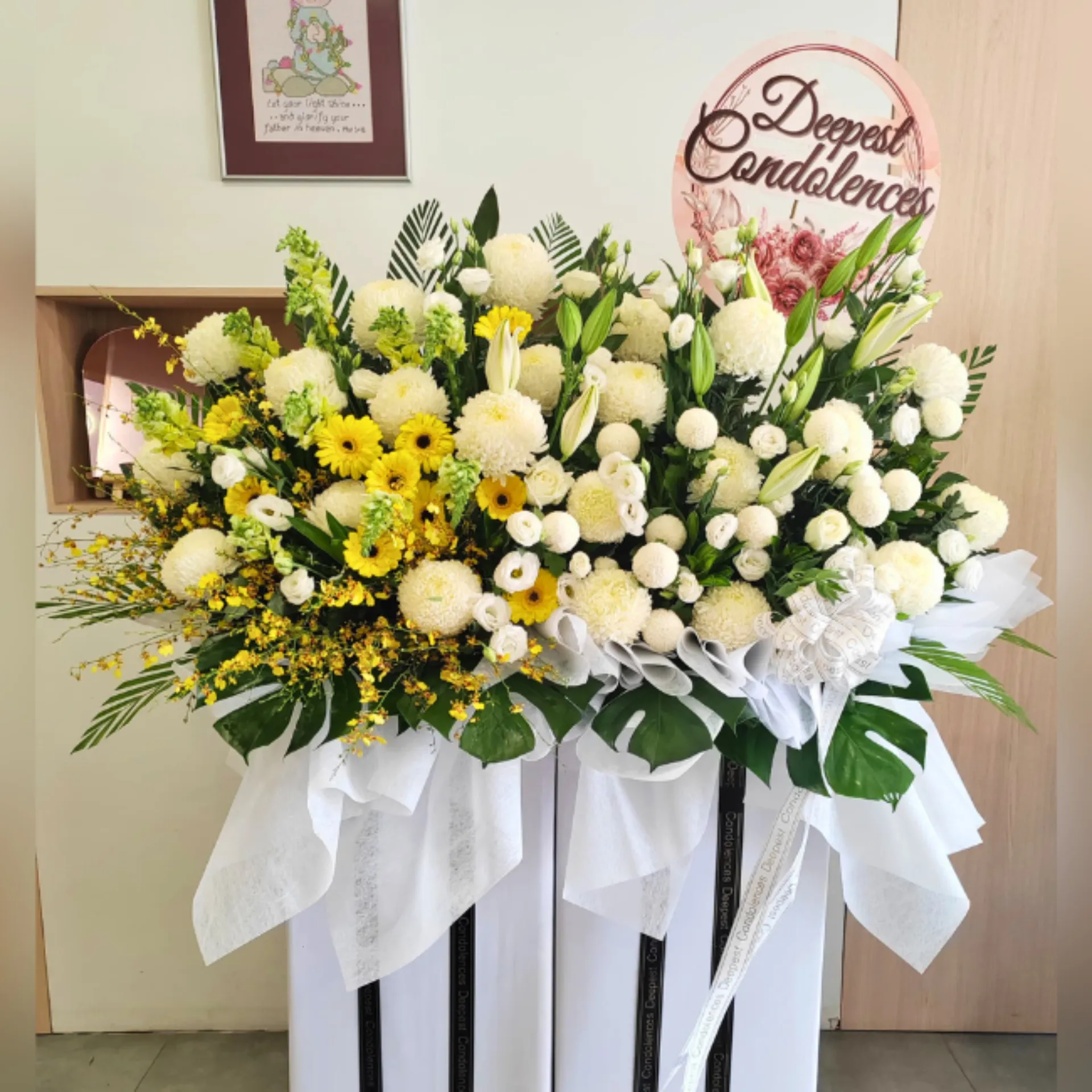 Peaceful Tribute Stand